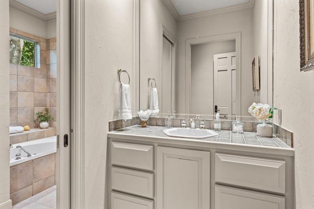 6 Mott Lane, Houston, TX 77024