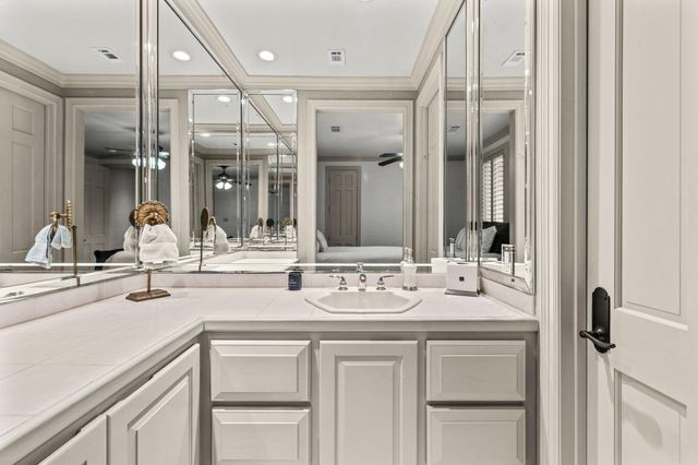 6 Mott Lane, Houston, TX 77024