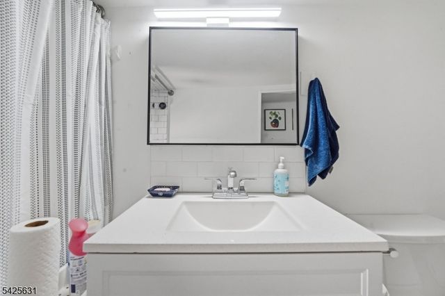 60 Westervelt Pl, Lodi Boro, NJ 07644