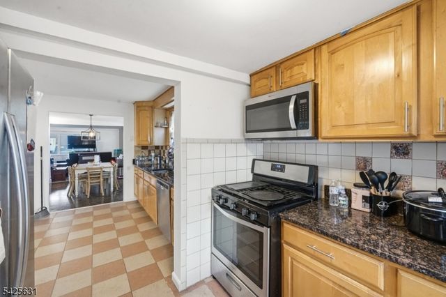 60 Westervelt Pl, Lodi Boro, NJ 07644