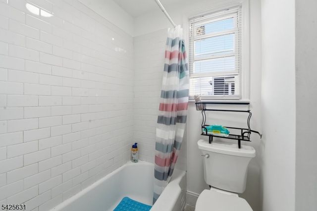 60 Westervelt Pl, Lodi Boro, NJ 07644