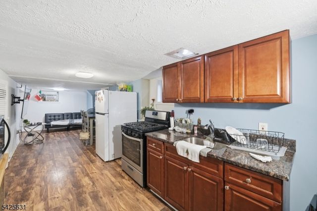 60 Westervelt Pl, Lodi Boro, NJ 07644