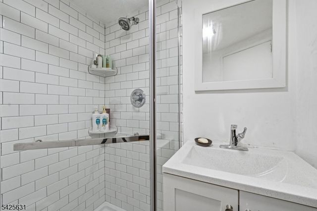 60 Westervelt Pl, Lodi Boro, NJ 07644