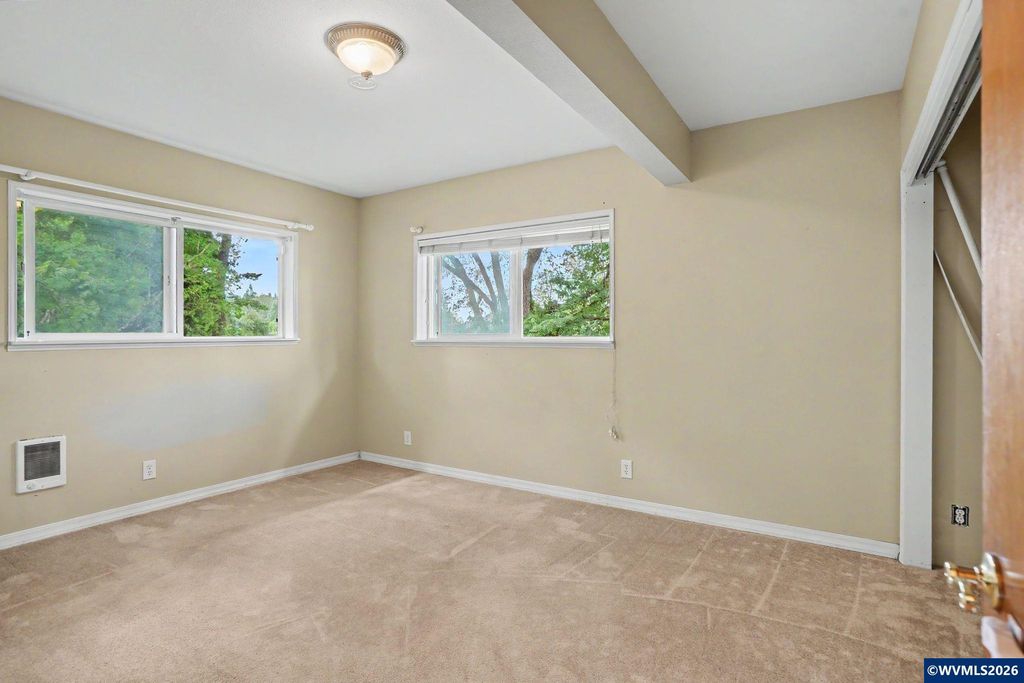 Image 11 of property listing at 433 Ash St, Dayton, OR 97114
