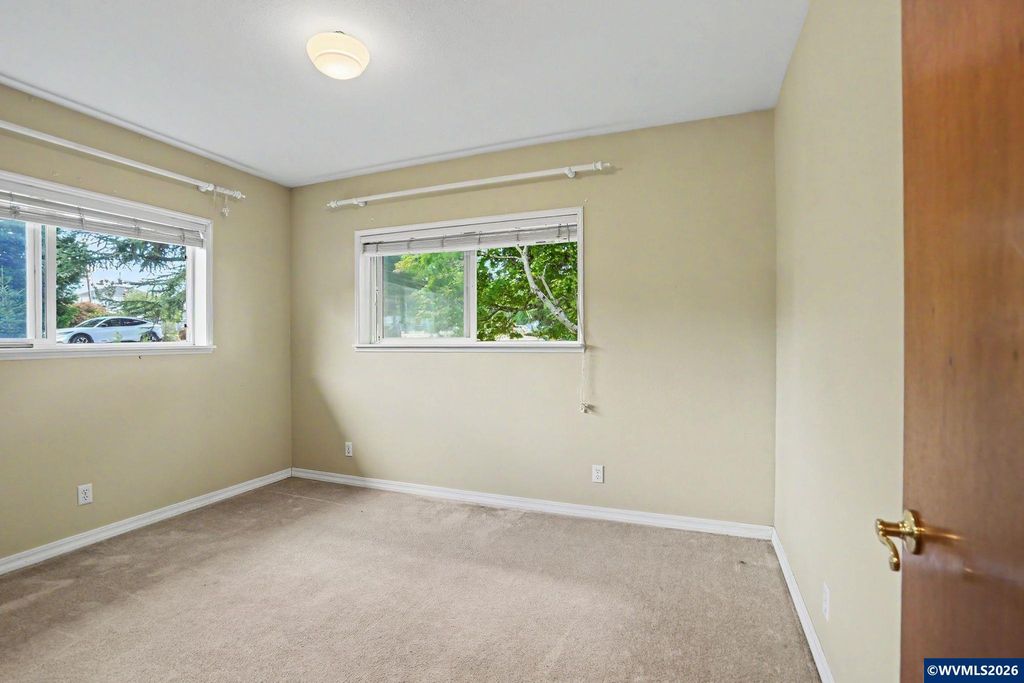Image 14 of property listing at 433 Ash St, Dayton, OR 97114
