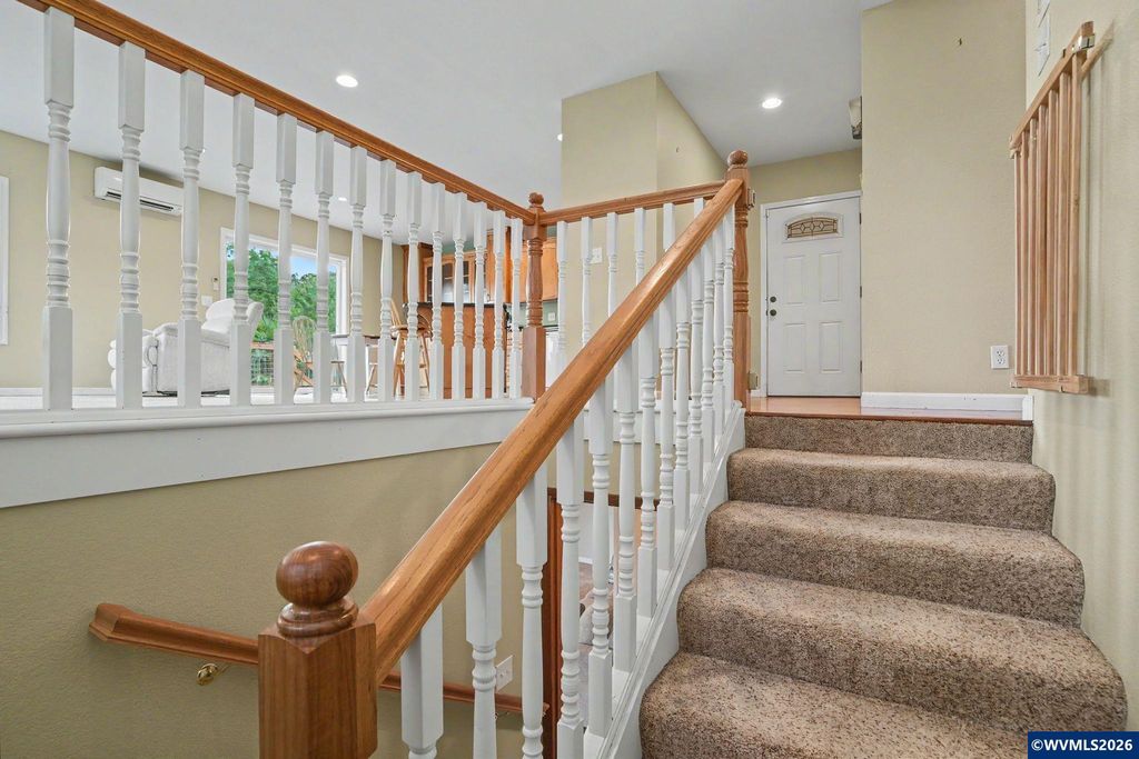Image 15 of property listing at 433 Ash St, Dayton, OR 97114