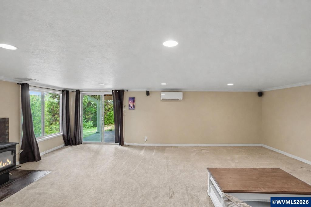 Image 16 of property listing at 433 Ash St, Dayton, OR 97114