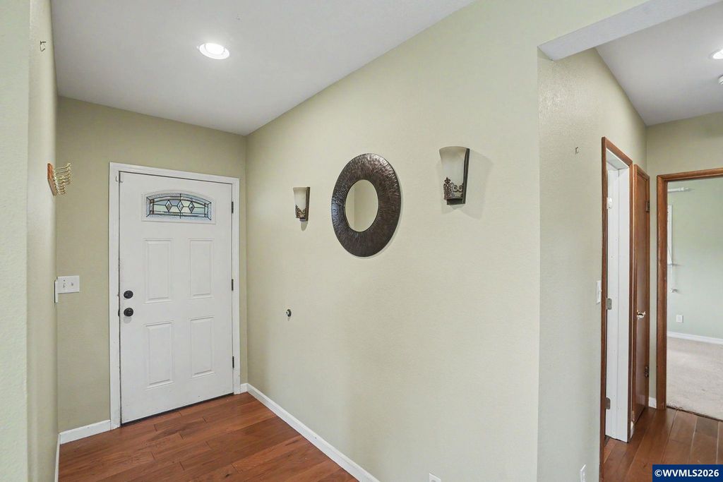 Image 3 of property listing at 433 Ash St, Dayton, OR 97114