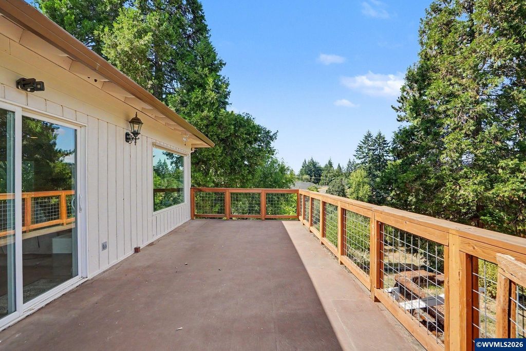 Image 31 of property listing at 433 Ash St, Dayton, OR 97114