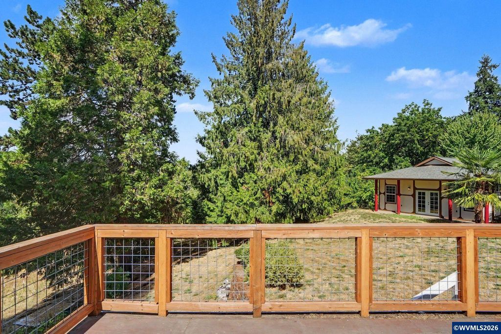 Image 32 of property listing at 433 Ash St, Dayton, OR 97114