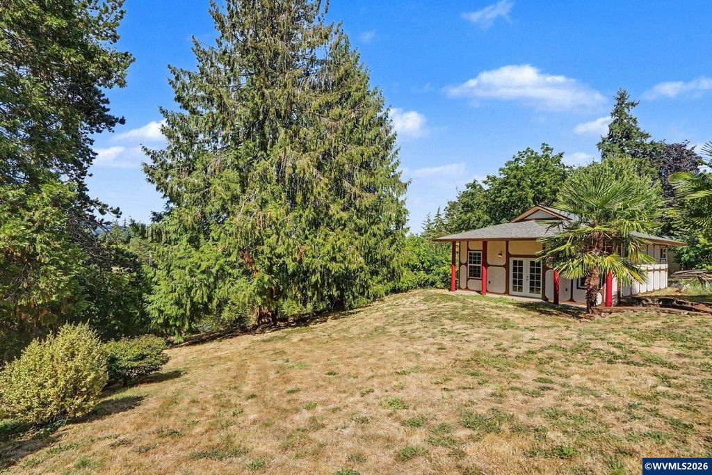 Image 35 of property listing at 433 Ash St, Dayton, OR 97114