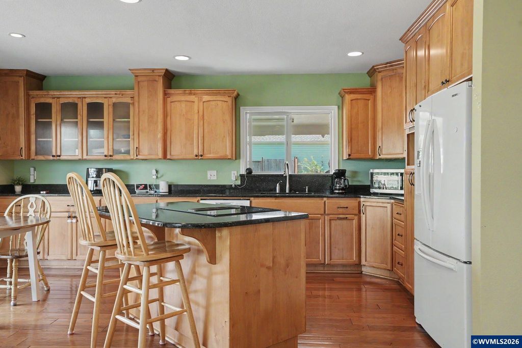 Image 5 of property listing at 433 Ash St, Dayton, OR 97114