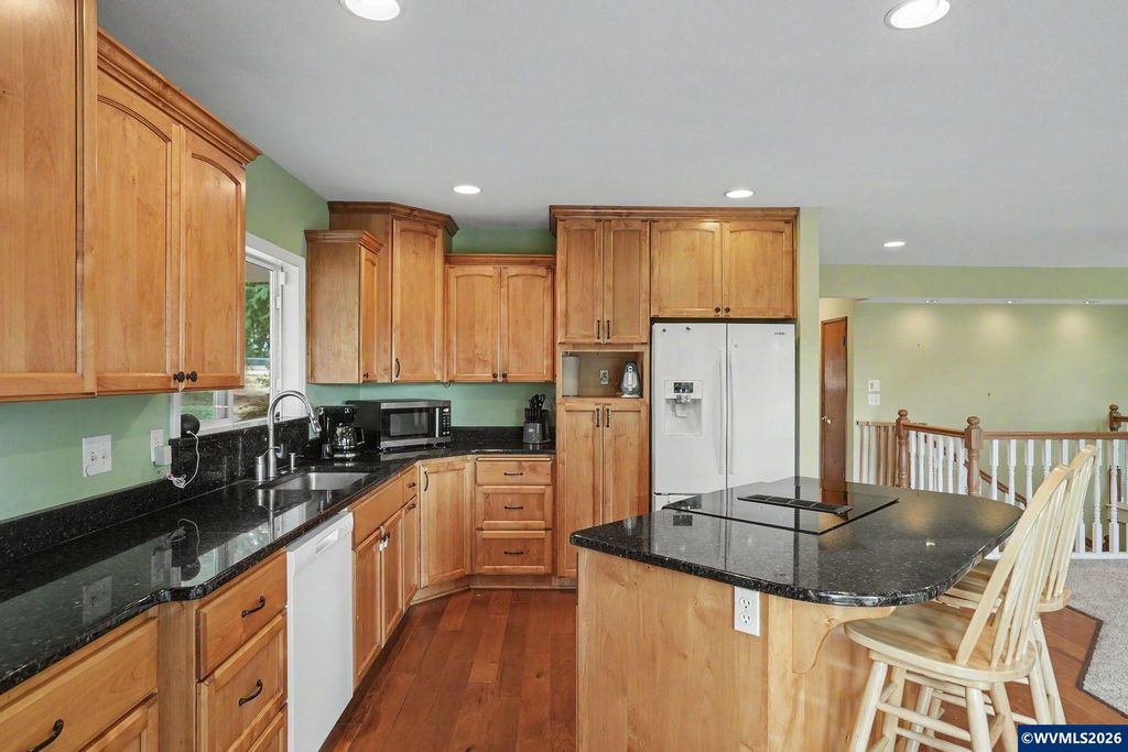 Image 7 of property listing at 433 Ash St, Dayton, OR 97114