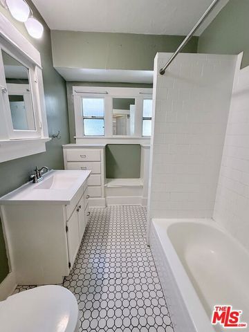 3871 S Hobart Boulevard, Los Angeles, CA 90062
