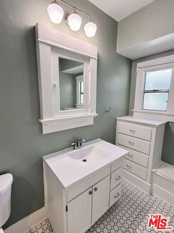 3871 S Hobart Boulevard, Los Angeles, CA 90062