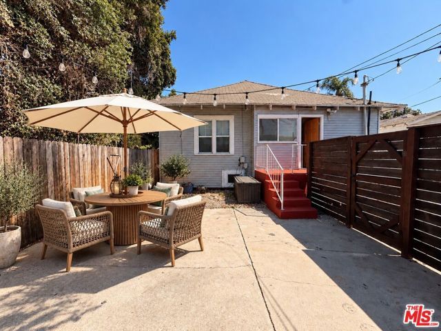 3871 S Hobart Boulevard, Los Angeles, CA 90062