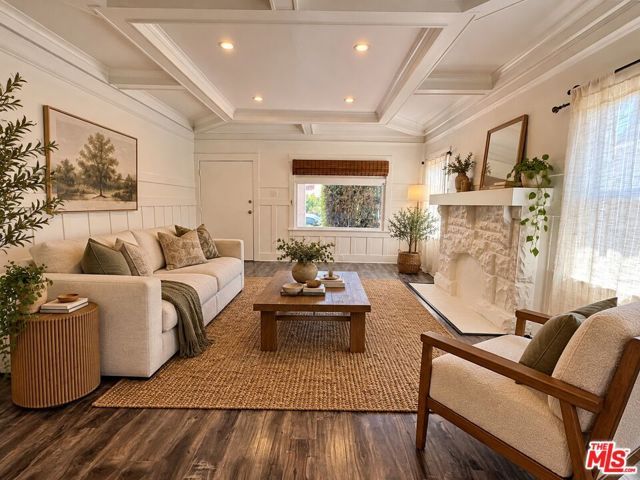 3871 S Hobart Boulevard, Los Angeles, CA 90062