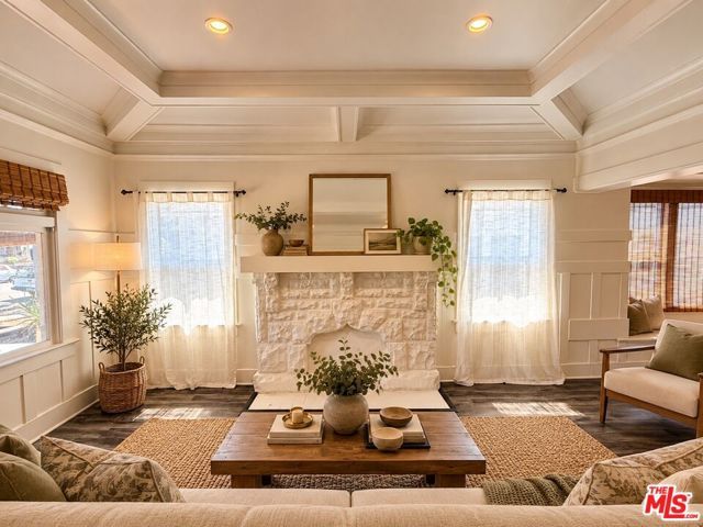 3871 S Hobart Boulevard, Los Angeles, CA 90062