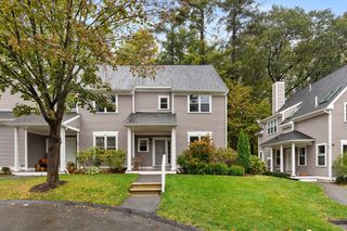 61 Villagewood Dr 61, Burlington, MA 01803