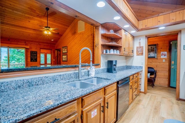 317 Matterhorn Drive, Gatlinburg, TN 37738