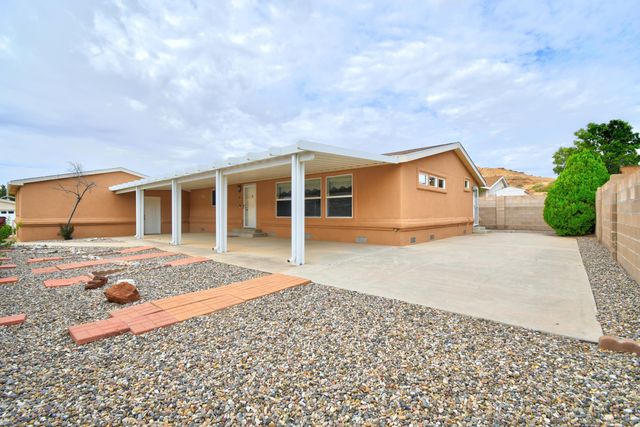 242 Sunrise Bluffs Drive, Belen, NM 87002