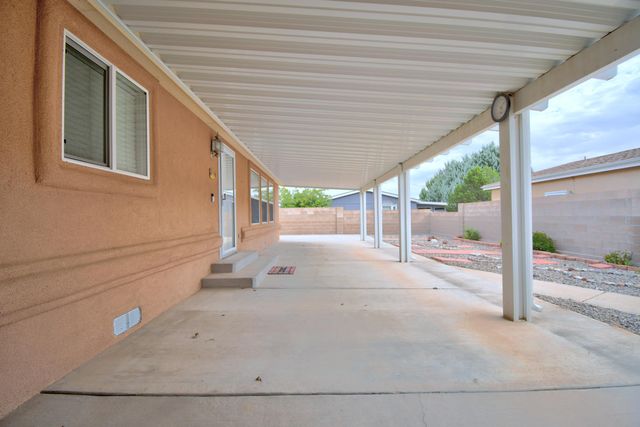 242 Sunrise Bluffs Drive, Belen, NM 87002