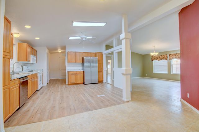 242 Sunrise Bluffs Drive, Belen, NM 87002