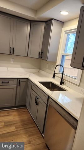 4803 BASS PL SE, Washington, DC 20019