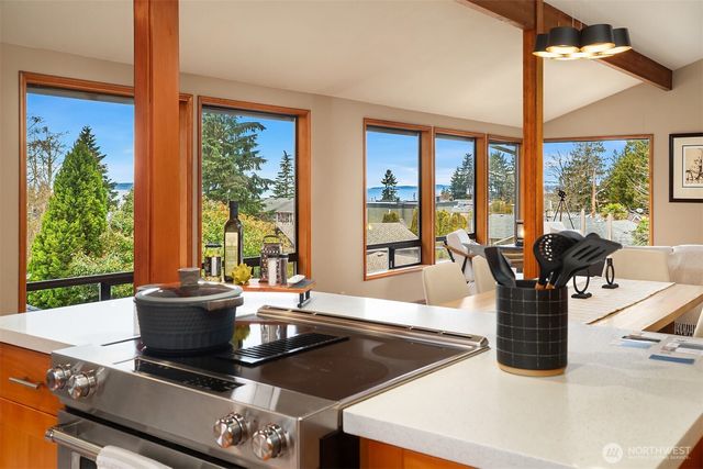 902 7th Avenue S, Edmonds, WA 98020