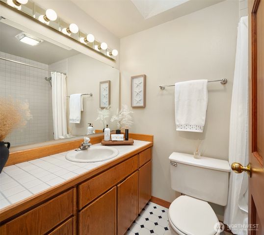 902 7th Avenue S, Edmonds, WA 98020