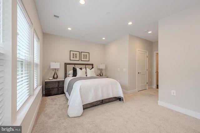 10326 GROSVENOR PL, North Bethesda, MD 20852