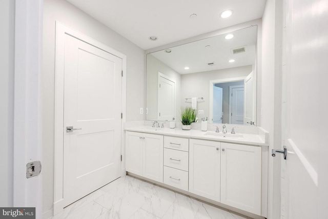 10326 GROSVENOR PL, North Bethesda, MD 20852