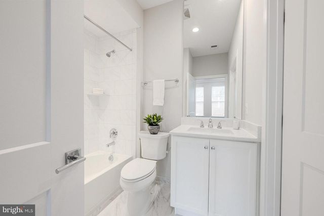 10326 GROSVENOR PL, North Bethesda, MD 20852