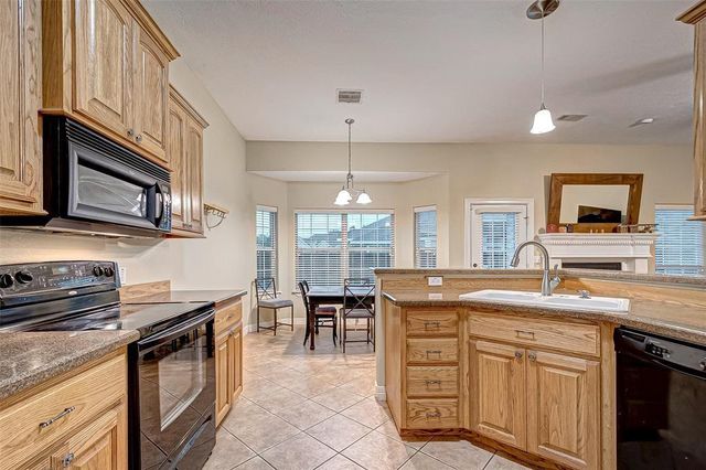110 Monterrey Road W, Montgomery, TX 77356
