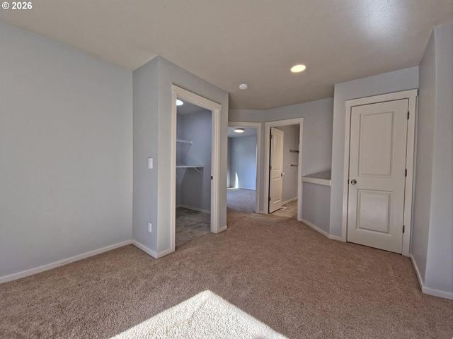 7825 Se SPORRI Ln, Milwaukie, OR 97267