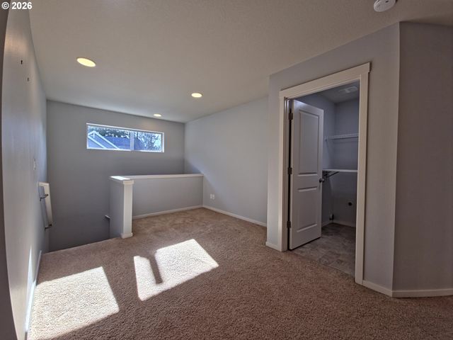 7825 Se SPORRI Ln, Milwaukie, OR 97267
