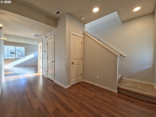 7825 Se SPORRI Ln, Milwaukie, OR 97267