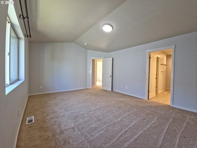 7825 Se SPORRI Ln, Milwaukie, OR 97267