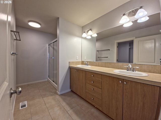 7825 Se SPORRI Ln, Milwaukie, OR 97267