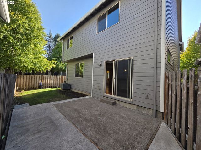 7825 Se SPORRI Ln, Milwaukie, OR 97267