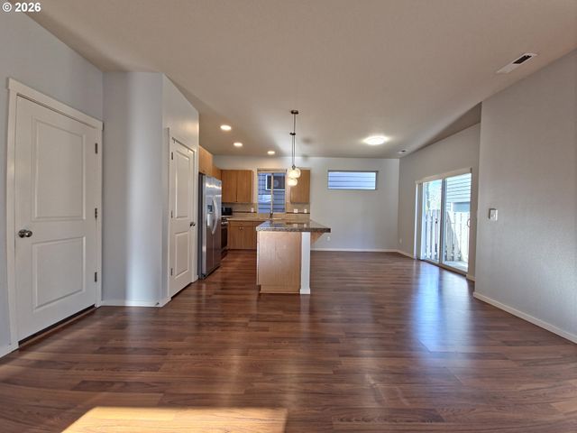 7825 Se SPORRI Ln, Milwaukie, OR 97267