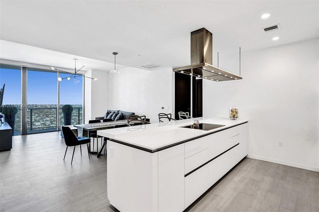 1000 Brickell Plaza PH5106, Miami, FL 33131