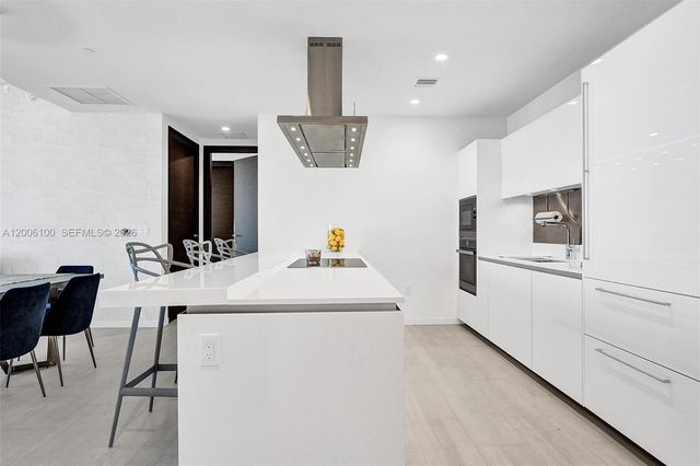 1000 Brickell Plaza PH5106, Miami, FL 33131