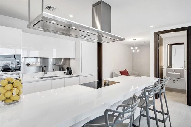 1000 Brickell Plaza PH5106, Miami, FL 33131