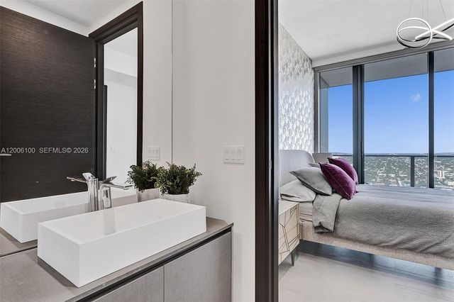 1000 Brickell Plaza PH5106, Miami, FL 33131