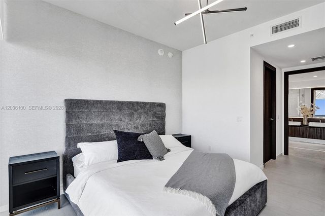 1000 Brickell Plaza PH5106, Miami, FL 33131