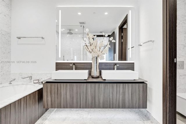 1000 Brickell Plaza PH5106, Miami, FL 33131