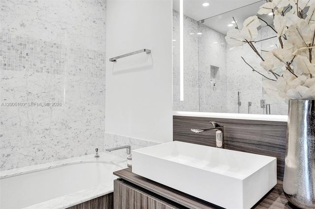 1000 Brickell Plaza PH5106, Miami, FL 33131