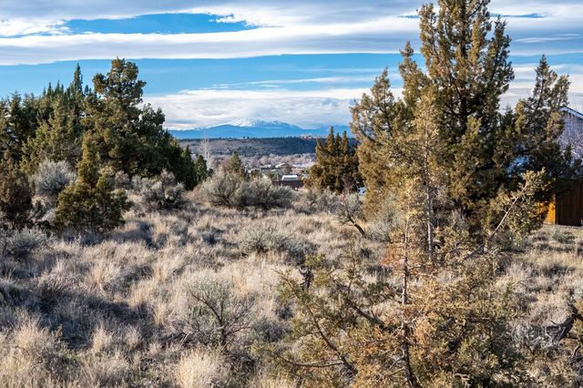 362 SE Wildflower Drive, Madras, OR 97741