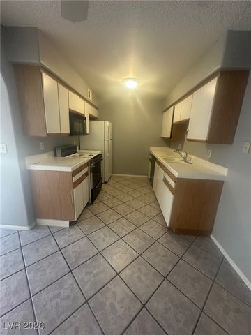 1600 North Torrey Pines Drive 102, Las Vegas, NV 89108